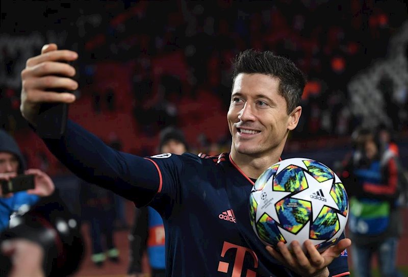 ep el delantero polaco robert lewandowski celebra un gol con el bayern