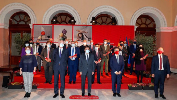 ep el ministro de agricultura pesca y alimentacion luis planas posa junto a los premiados durante la