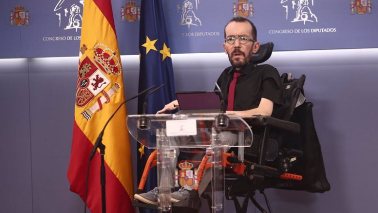 ep el portavoz parlamentario de unidas podemos pablo echenique responde a los medios en una rueda de