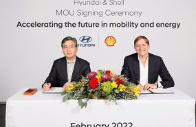 ep el presidente y consejero delegado de hyundai motor company jaehoon chang y el director de