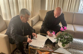 ep firma de un acuerdo entre el presidente de la conferencia episcopal espanola luis arguello y el