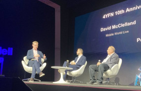 ep i d el periodista david mcclelland el director del 4 years from now 4yfn pere duran y el