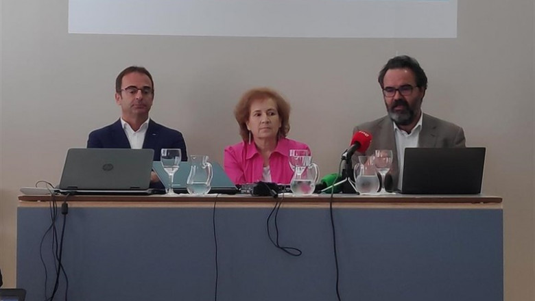 Javier Guillén, representante de EARA (a la izquierda), Margarita del Val de COSCE (en el centro) y Lluis Montoliu del CSIS (a la derecha) | EARA Y COSCE ep javier guillen representante de eara a la izquierda margarita del val de cosce en el centro y