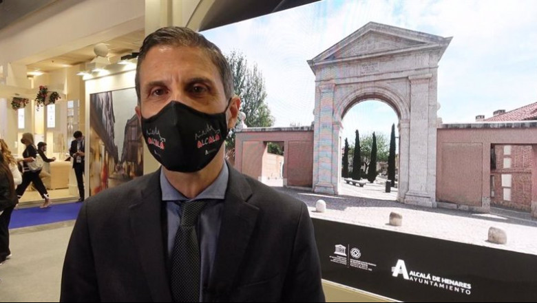 Javier Rodríguez Palacios, alcalde de Alcalá de Henares en el estand del municipio en Fitur. | AYUNTAMIENTO DE ALCALÁ DE HENARES ep javier rodriguez palacios alcalde de alcala de henares en el estand del municipio en fitur