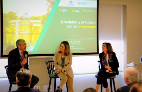 ep la directora general de inverco elisa ricon y la presidenta de unespa mirenchu del valle durante
