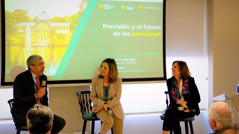 ep la directora general de inverco elisa ricon y la presidenta de unespa mirenchu del valle durante ep la directora general de inverco elisa ricon y la presidenta de unespa mirenchu del valle durante