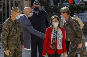 ep la ministra de defensa margarita robles durante su visita al regimiento nuclear biologico y
