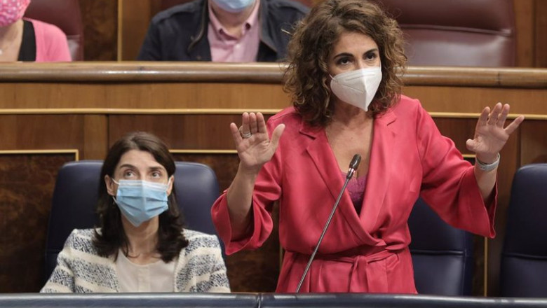 La ministra de Hacienda y Función Pública, María Jesús Montero, interviene en una sesión de control al Gobierno en el Congreso de los Diputados, a 29 de septiembre de 2021, en Madrid, (España). Durante el pleno, el Ejecutivo central debe hacer frente a la | Eduardo Parra - Europa Press ep la ministra de hacienda y funcion publica maria jesus montero interviene en una sesion de control 20211015210504