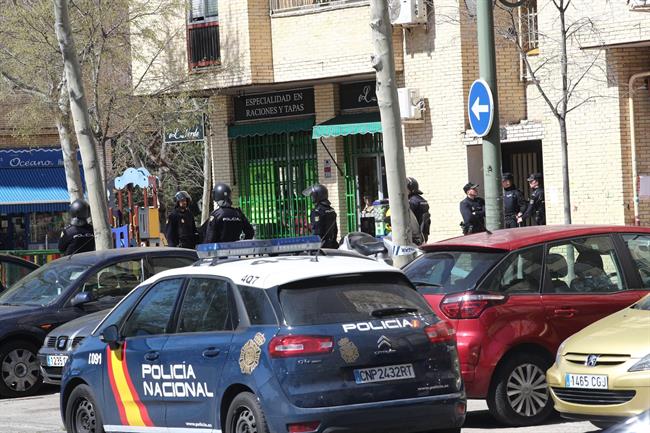 La Policía detiene al hombre que disparó a su pareja en Orcasitas (Madrid) | EUROPA PRESS ep la policia detienehombredisparo aparejaorcasitas madrid 20170320121202