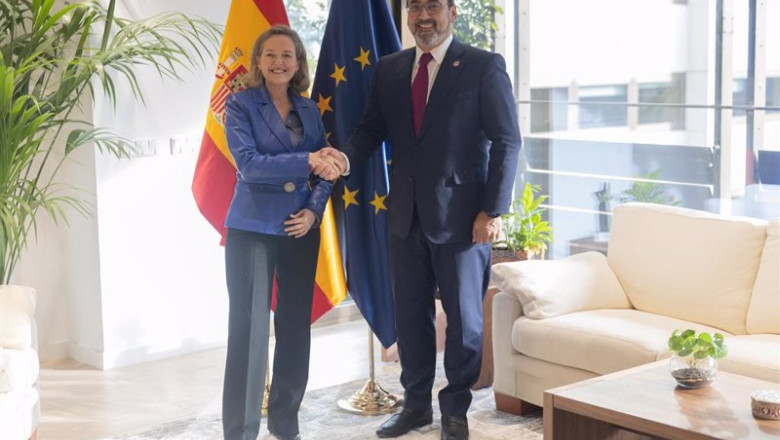 ep la vicepresidenta primera y ministra de asuntos economicos nadia calvino con el presidente ep la vicepresidenta primera y ministra de asuntos economicos nadia calvino con el presidente