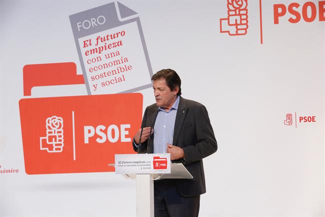 El presidente de la Gestora del PSOE, Javier Fernández, inaugura foro económico | PSOE ep presidentela gestorapsoe javier fernandez inaugura foro economico