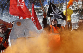 ep trabajadores de la empresa productora de aluminio alcoa en una manifestacion en madrid