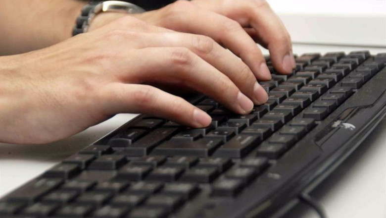 ep usuario utilizando un teclado de ordenador