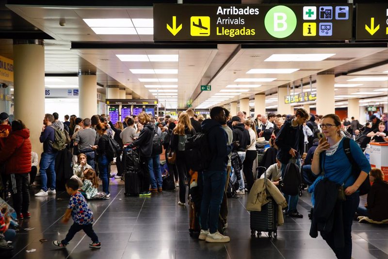 Acuerdo entre Generalitat y Aena para la ampliación del aeropuerto de El Prat por 3.000 millones