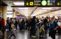 ep varias personas en el aeropuerto de barcelona el prat