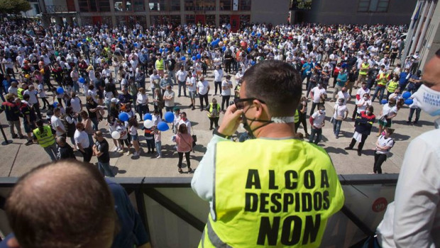 ep varias personas participan en una concentracion en conmemoracion del ano de lucha por la planta