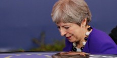 theresa-may-en-campagne-pour-rassurer-sur-l-apres-brexit theresa-may-en-campagne-pour-rassurer-sur-l-apres-brexit
