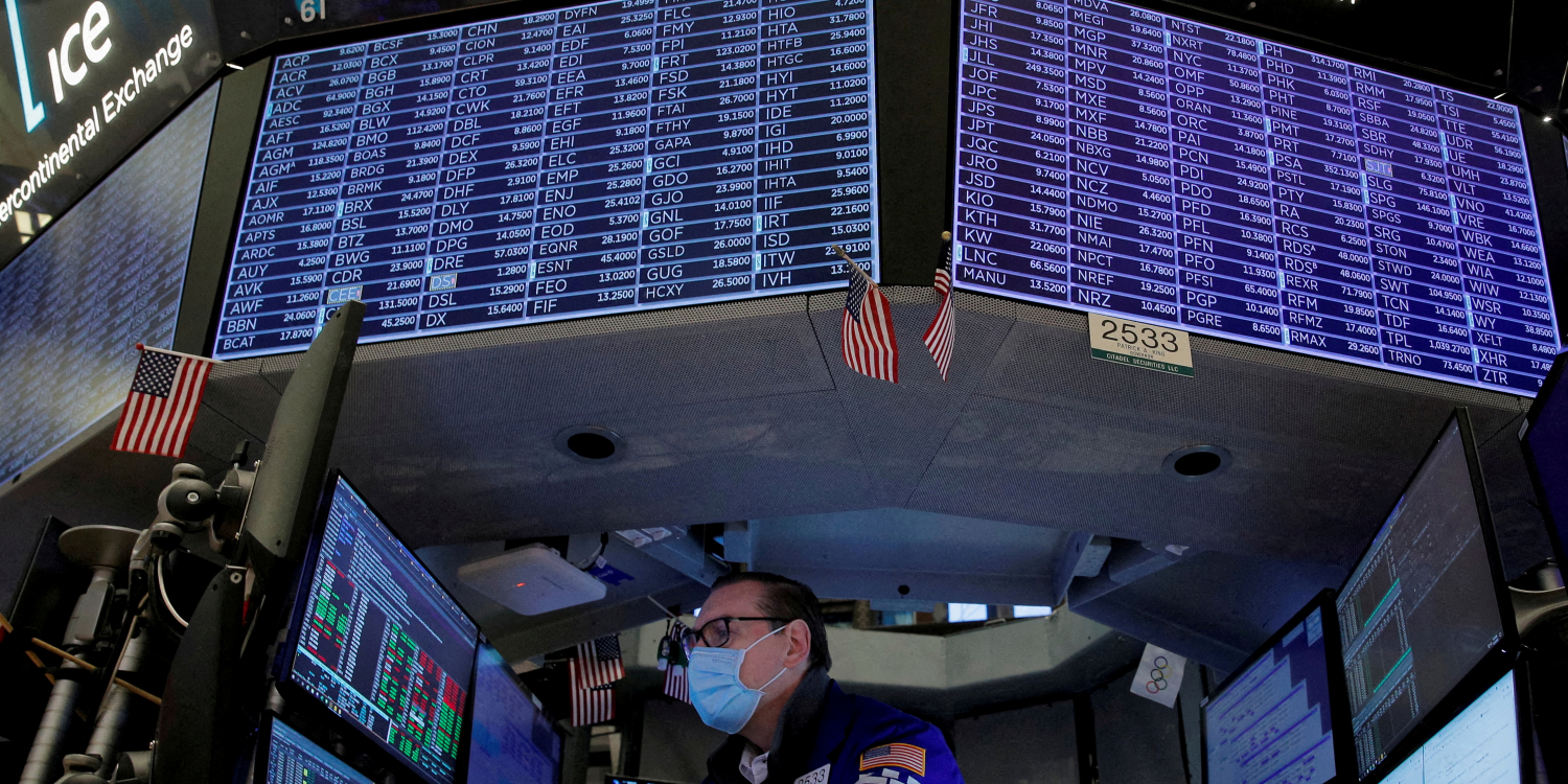 https://img6.s3wfg.com/web/img/images_uploaded/a/0/traders-work-on-the-floor-of-the-new-york-stock-exchange-nyse-new-york_rsz.png