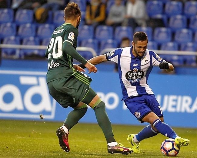 Andone ante Pezzela en un Deportivo-Betis | LALIGA ep andonepezzelaun deportivo-betis