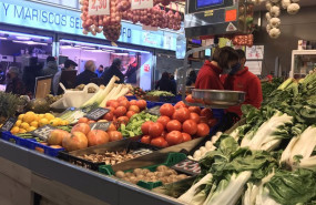 ep archivo   acelgas con otras verduras y horatlizas en puesto del mercado central