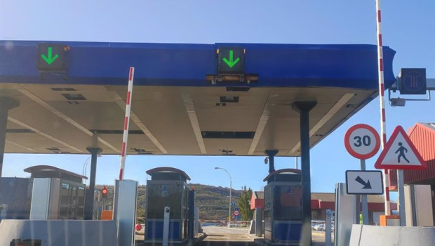 ep archivo   peaje de la autopista del huerna