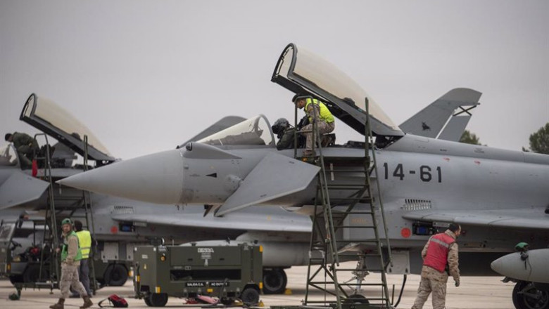 ep archivo soldados del ejercito espanol durante el acto de despedida de los seis eurofighter del ep archivo soldados del ejercito espanol durante el acto de despedida de los seis eurofighter del