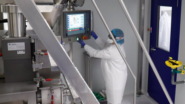 ep archivo - trabajadores sanitarios en un laboratorio