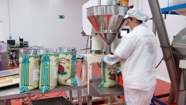 ep archivo   una trabajadora en la fabrica la dalia a 28 de noviembre de 2022 en la vera caceres