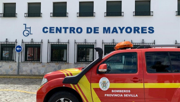ep bomberos de la provincia desinfectan residencias de mayores en varias localidades de sevilla