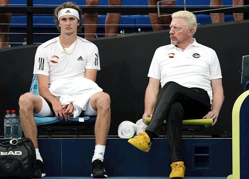 ep boris becker junto a alexander zverev durante un descanso de un partido de la atp cup