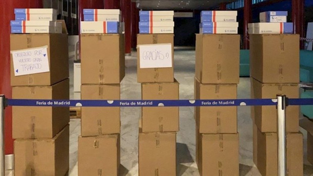 ep donacion de zapatillas de el ganso al hospital de ifema
