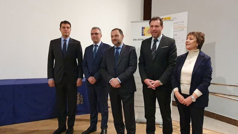 El consejero de la Presidencia, Ángel Ibáñez; el delegado del Gobierno en Castilla y León, Javier Izquierdo; el ministro de Transporte, José Luis Ábalos; el alcalde de Valladolid, Óscar Puente, y la exdelegada, Mercedes Martín. | PSOE ep el consejero de la presidencia angel ibanez el delegado del gobierno en castilla y leon javier