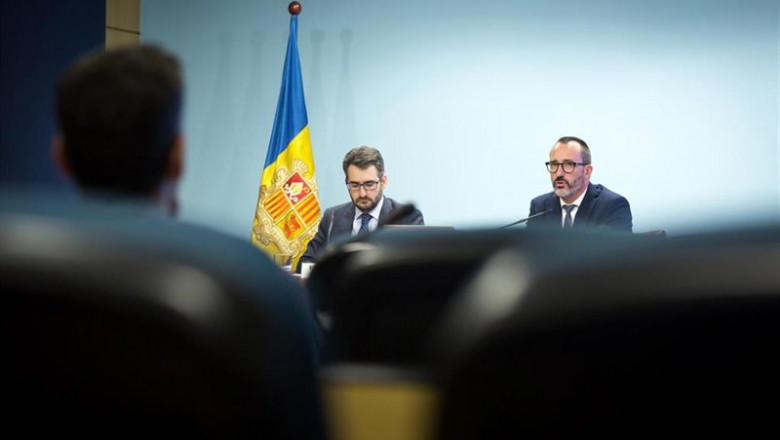 El ministro portavoz, Èric Jover, acompañado por el ministro de Asuntos Sociales, Vivienda y Juventud, Vïctor Filloy, en la rueda de prensa de este miercoles. | EUROPA PRESS ep el ministro portavoz ric jover acompanado por el ministro de asuntos sociales vivienda y juventud