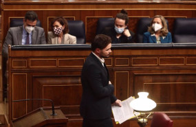 ep el portavoz de erc gabriel rufian pasa por delante del presidente pedro sanchez y las