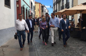 ep el portavoz del pp en el senado javier maroto pasea por la palma con cargos organicos y