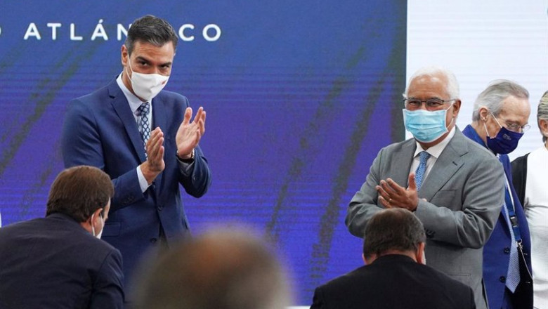 ep el presidente del gobierno pedro sanchez i y su homologo de portugal antonio costa d participan