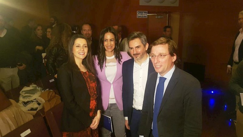 ep ines arrimadas begona villacis y jose luis martinez-almeida en el acto del 8m en el ayuntamiento