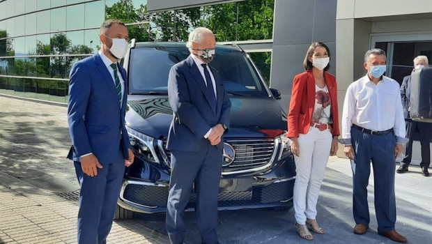 ep la ministra de industria comercio y turismo reyes maroto visita la planta de mercedes en vitoria