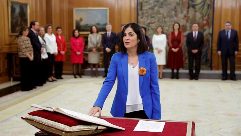 La nueva ministra de Política Territorial y Función Pública, Carolina Darias, jura o promete su cargo ante el Rey Felipe VI, en el Palacio de la Zarzuela de Madrid | Pool ep la nueva ministra de politica territorial y funcion publica carolina darias jura o promete su