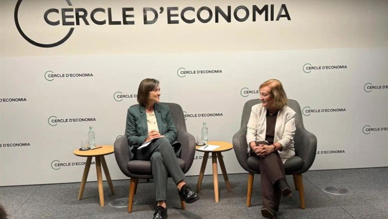 ep la presidenta del cercle deconomia teresa garcia mil y la presidenta de airef cristina herrero
