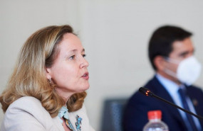 ep la vicepresidenta segunda y ministra de asuntos economicos nadia calvino y el presidente de bbva