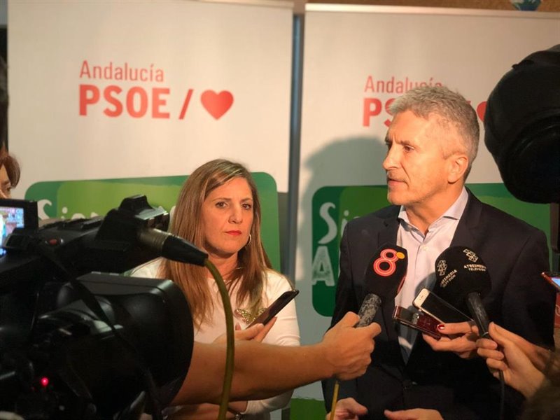 ep marlaska atiende a la prensa en chiclana