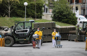 ep militares en la instalacion de un hospital provisional en las inmediaciones del hospital gregorio