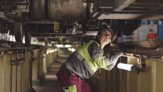 ep mujer trabajadora de renfe