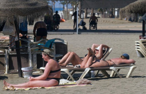 ep numerosos turistas y malaguenos disfrutan de la playa de la malagueta a 29 de julio de 2025 en