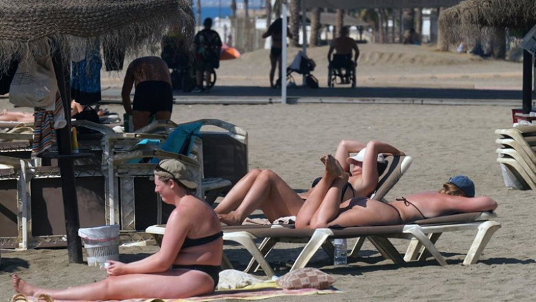 ep numerosos turistas y malaguenos disfrutan de la playa de la malagueta a 29 de julio de 2025 en ep numerosos turistas y malaguenos disfrutan de la playa de la malagueta a 29 de julio de 2025 en