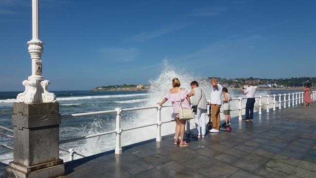 Olas en San Lorenzo, playa de Gijón | EUROPA PRESS - Archivo ep olassan lorenzo playagijon