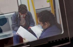 ep pasajeros en un vagon de metro de madrid