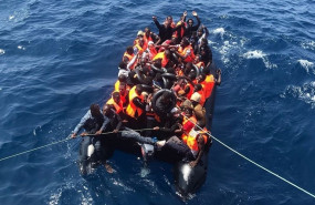 ep persones rescatades per salvament maritimuna imatge darxiu