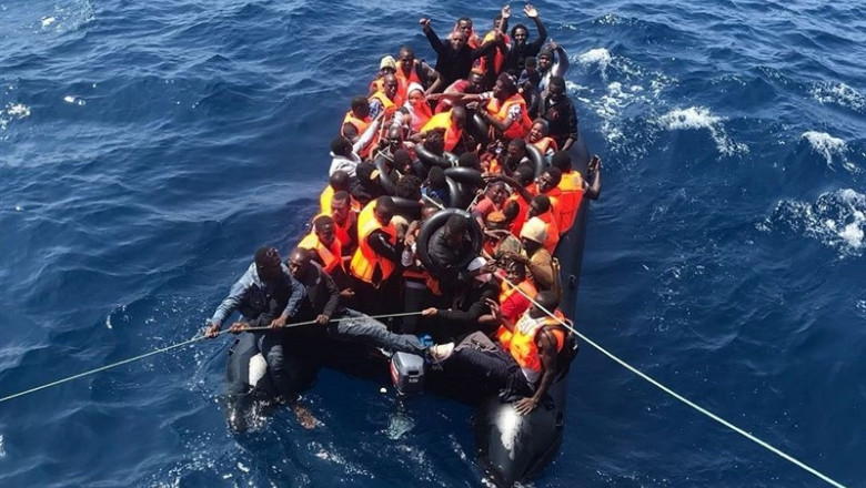 ep persones rescatades per salvament maritimuna imatge darxiu